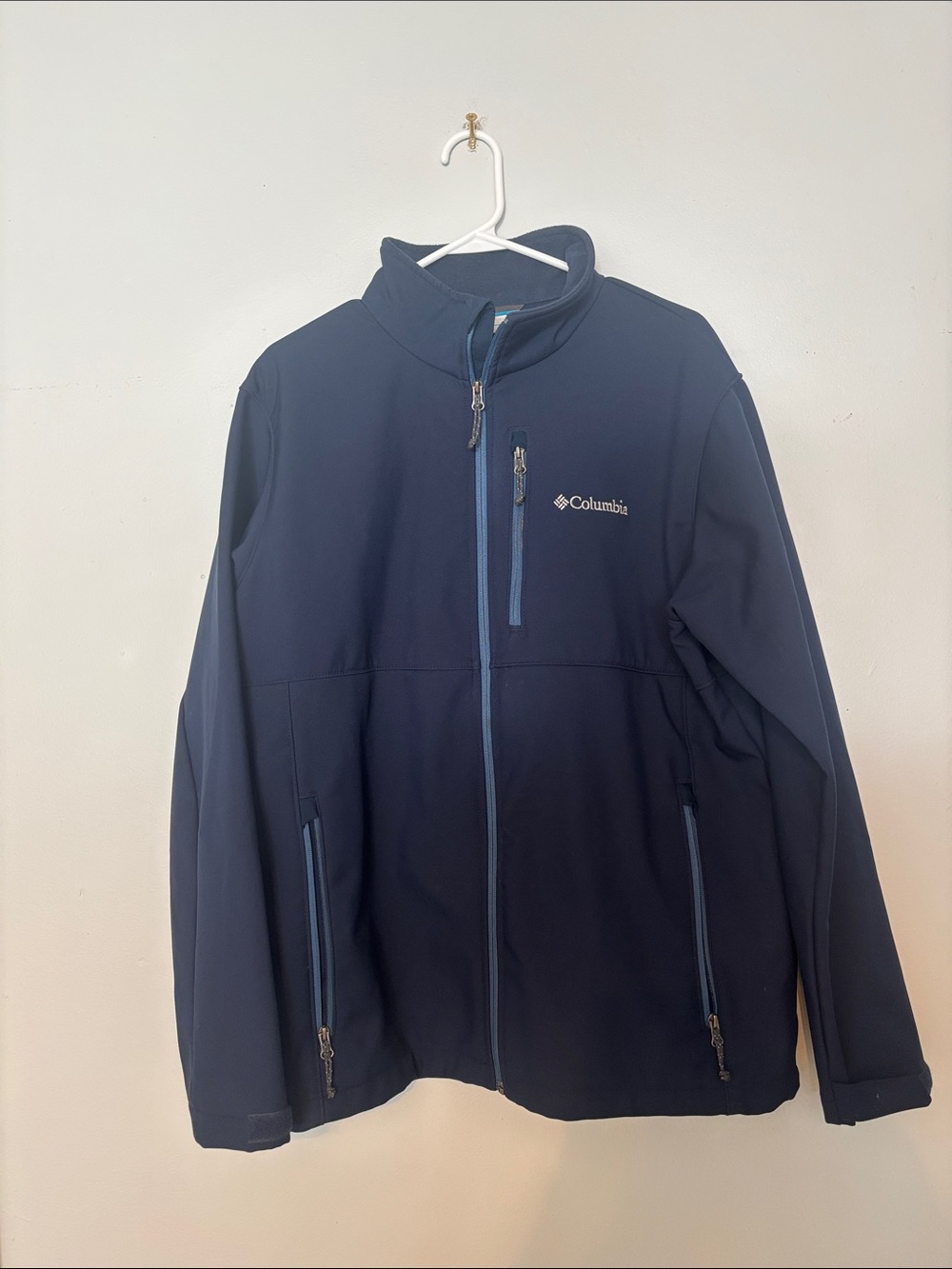 Columbia Men's Navy Blue Performance Softshell Jacket